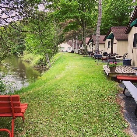 Betsie Riverside Resort Benzonia Exterior foto