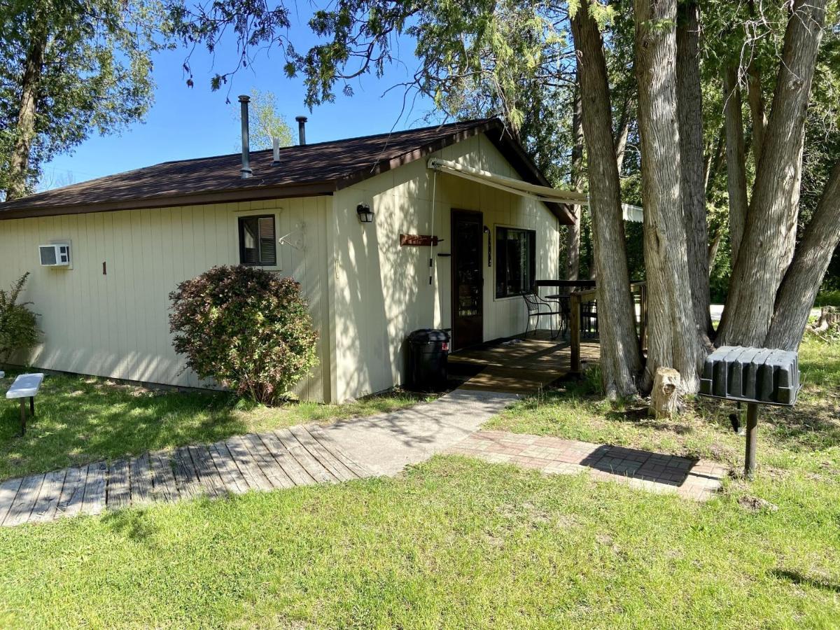 Betsie Riverside Resort Benzonia Exterior foto