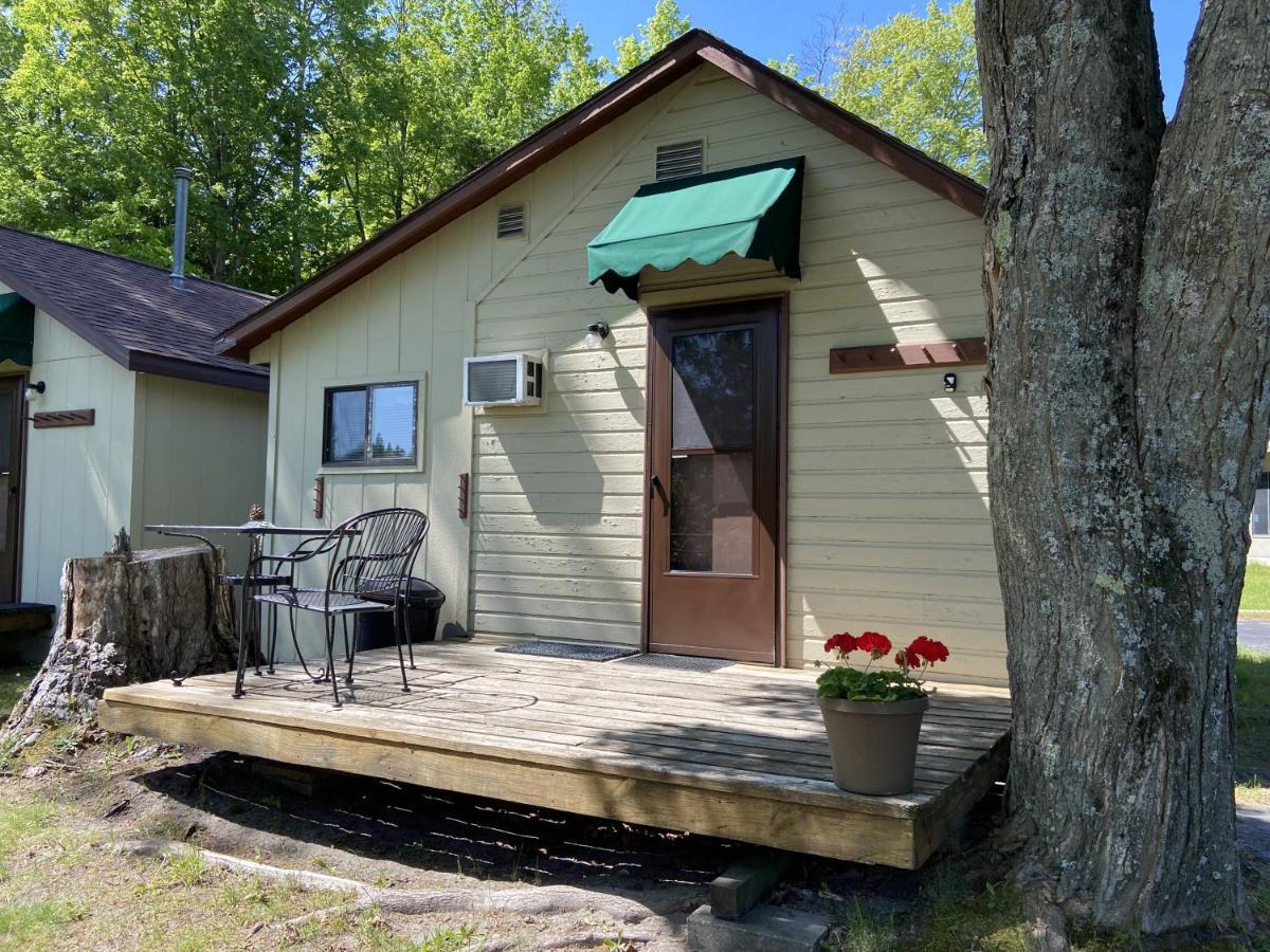 Betsie Riverside Resort Benzonia Exterior foto