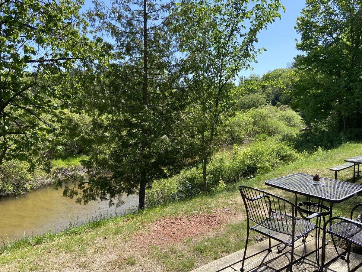 Betsie Riverside Resort Benzonia Exterior foto